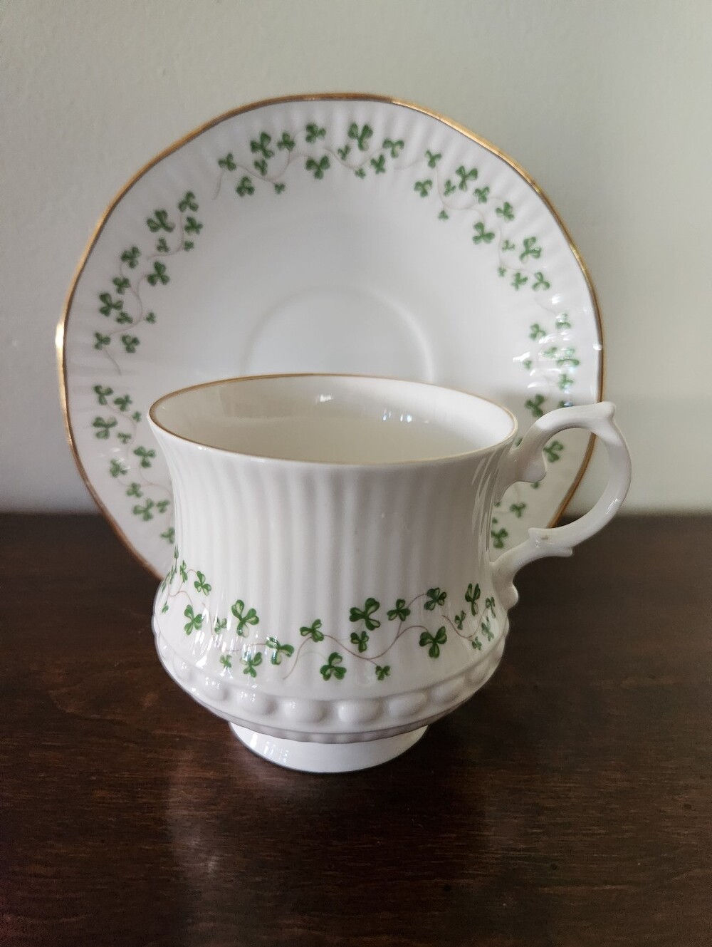 Royal Tara "Tara Hall" Bone China Shamrock Tea Cup & Saucer Set Made in Ireland